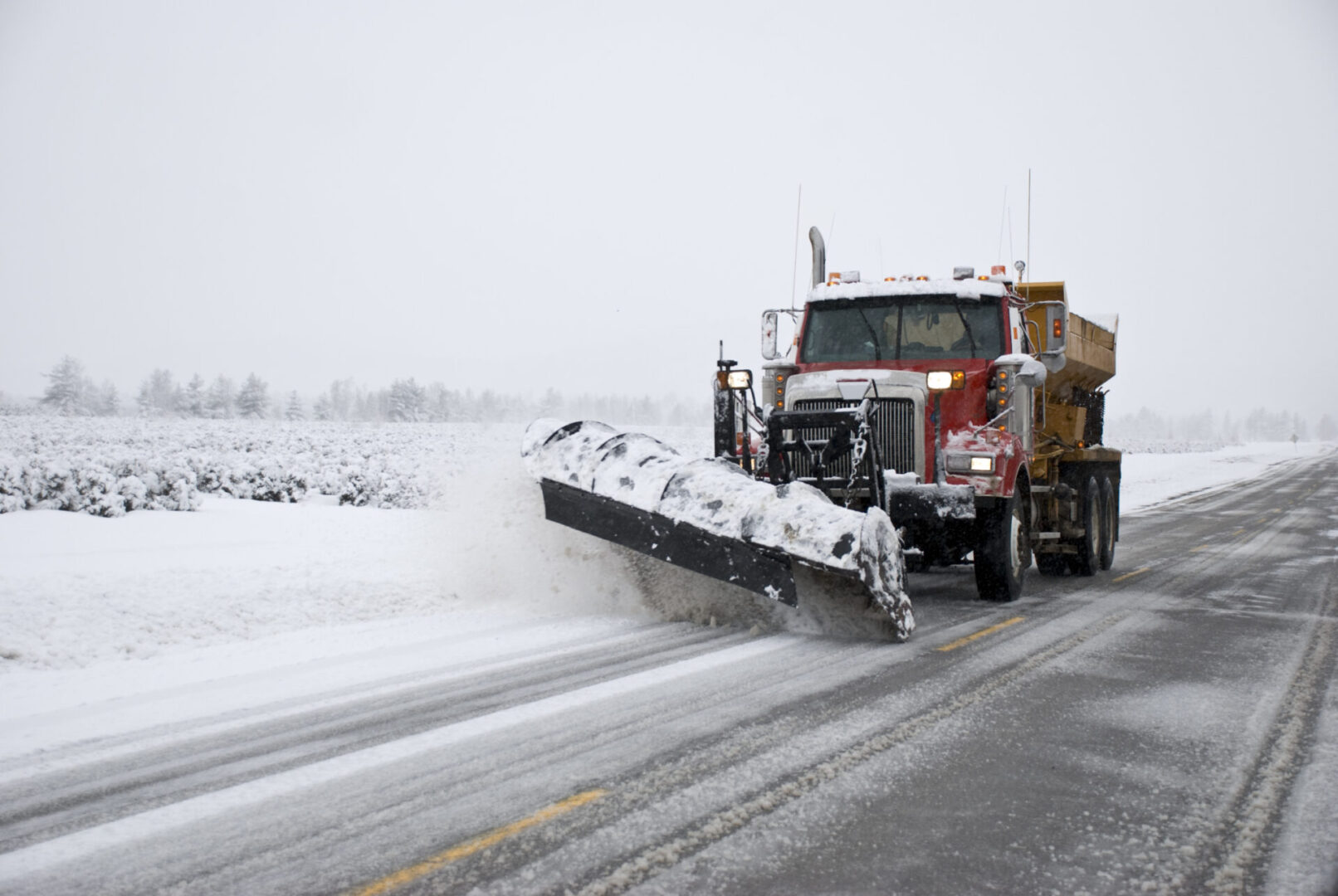 AMP-Deicing-Liquid-Snow-Plow