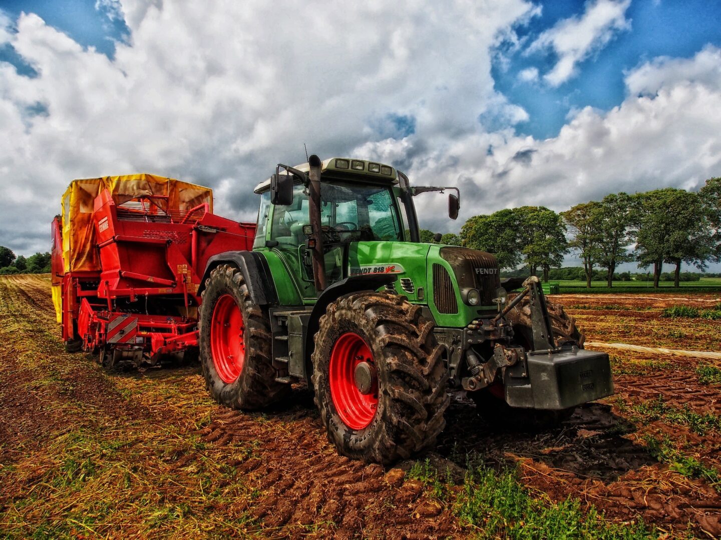 humates-farming-tractor