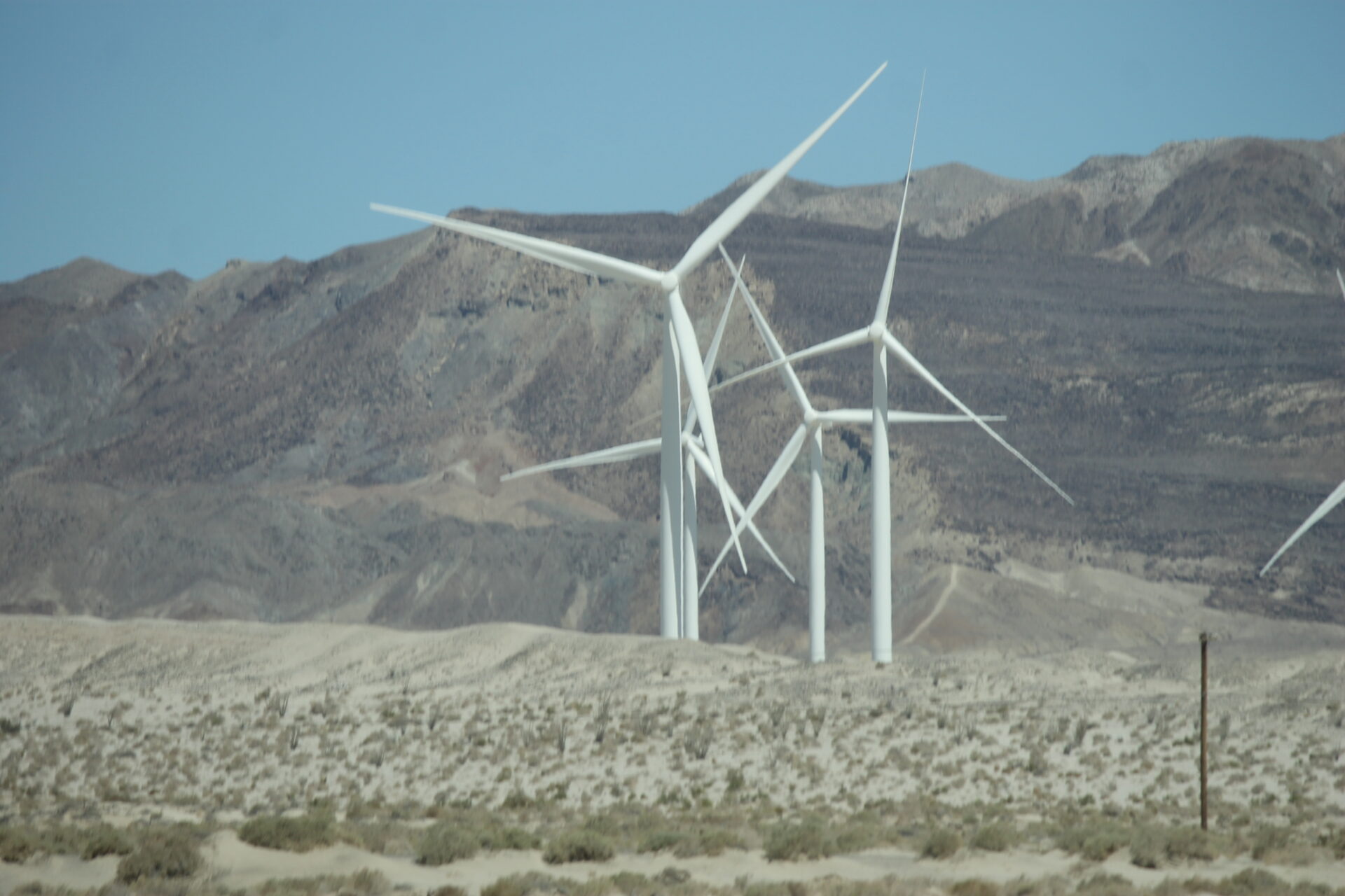 energy-wind-farm-dust-control
