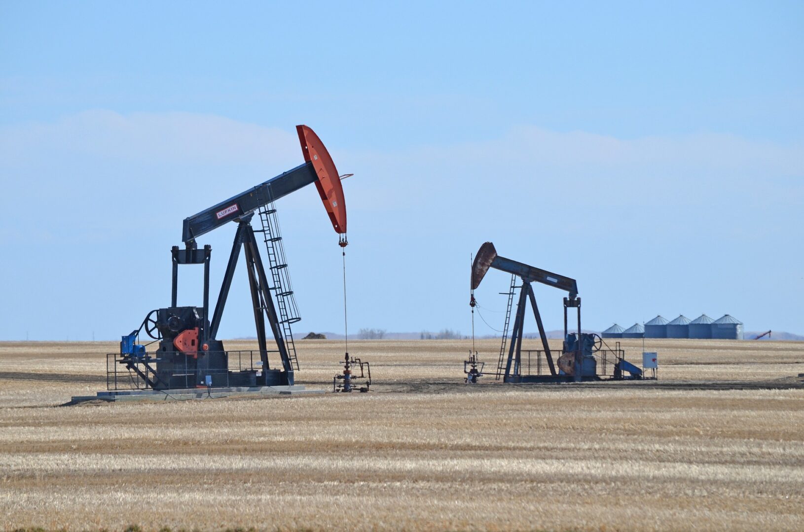 oil-field-well
