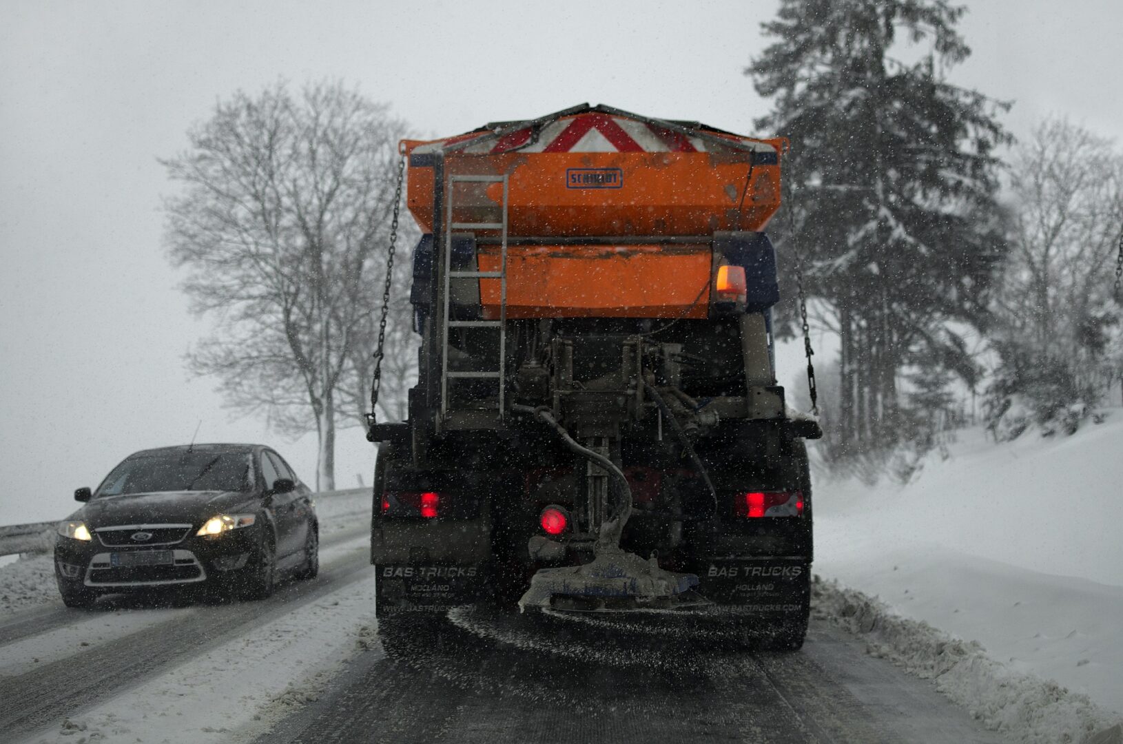 ice-melting-solutions-salt-spreader